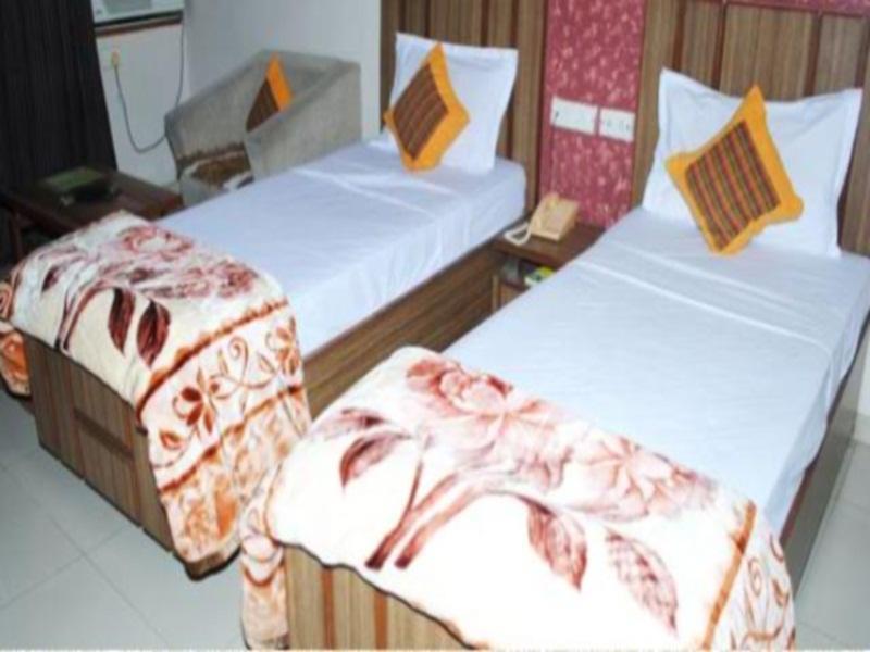 אחמדאבאד Hotel Eden מראה חיצוני תמונה